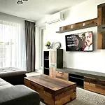 4friendscoresibrasov W Apartamento *