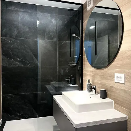4friendscoresibrasov W Apartment