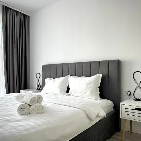 4friendscoresibrasov W Apartment *